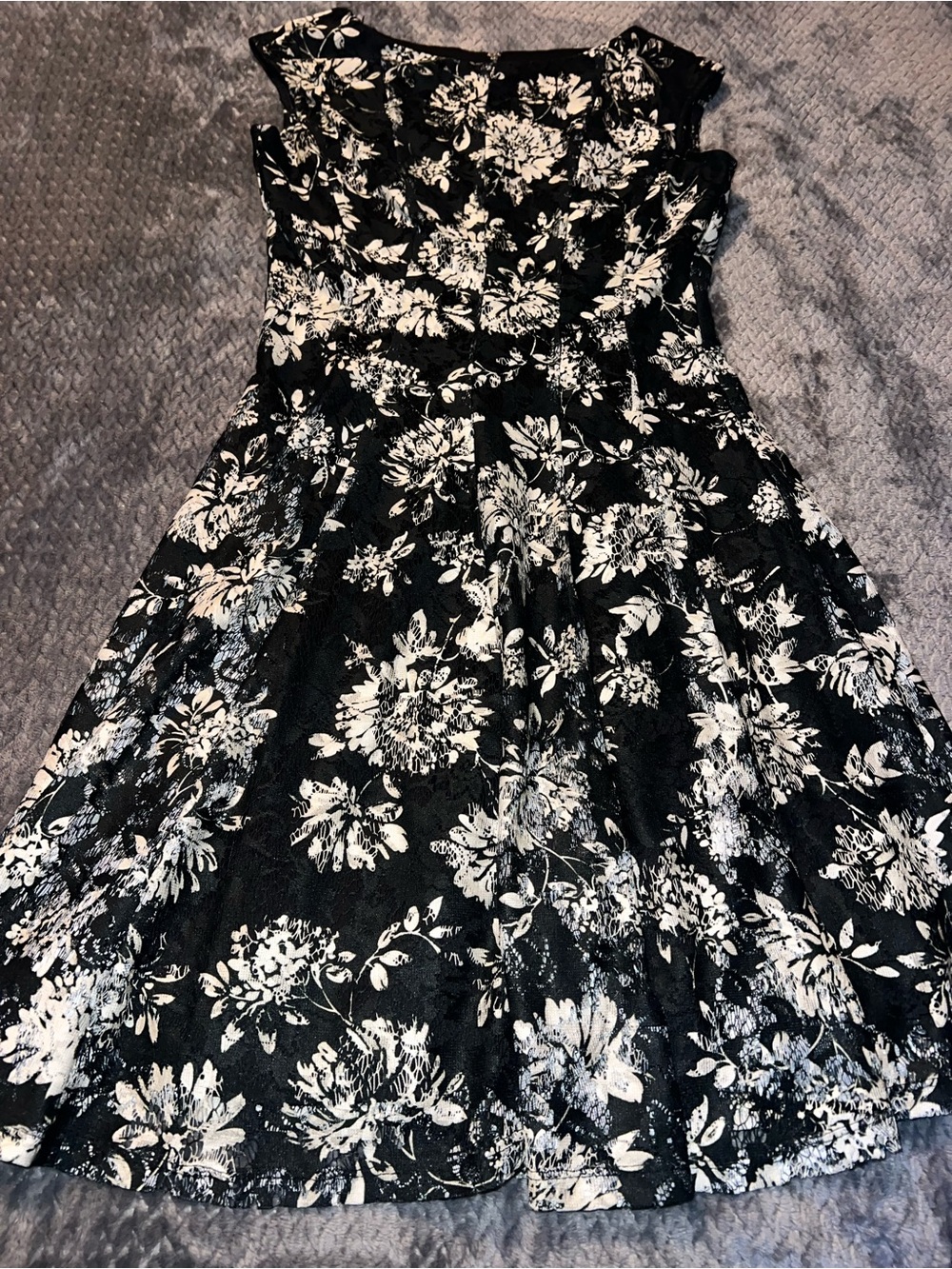 Danny & Nicole Black and White lace Floral Cocktail Dress - women’s 4